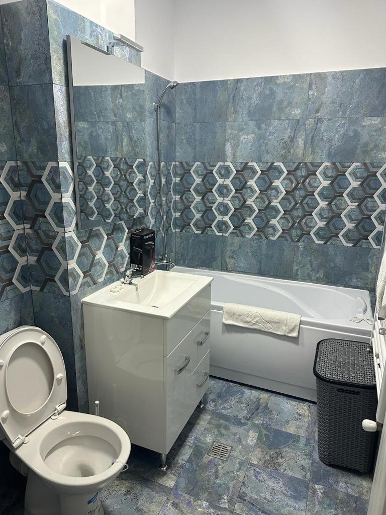 In Apart Hotel Букурещ Екстериор снимка