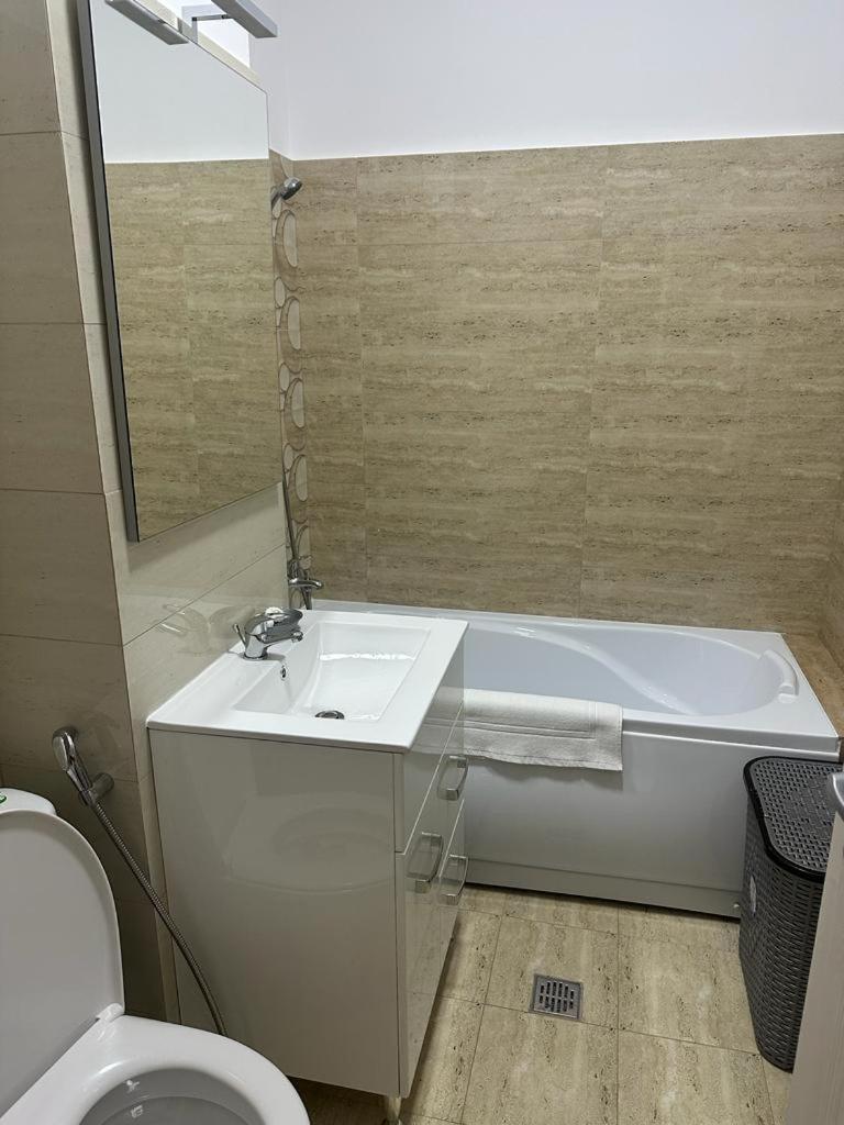 In Apart Hotel Букурещ Екстериор снимка