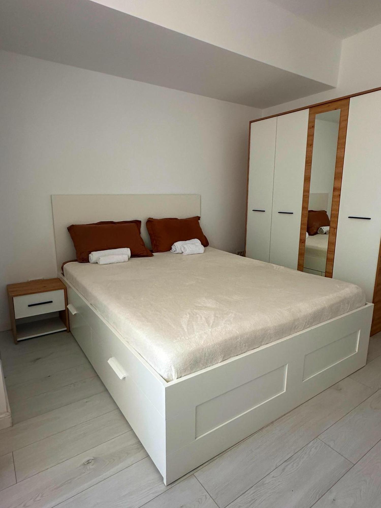 In Apart Hotel Букурещ Екстериор снимка
