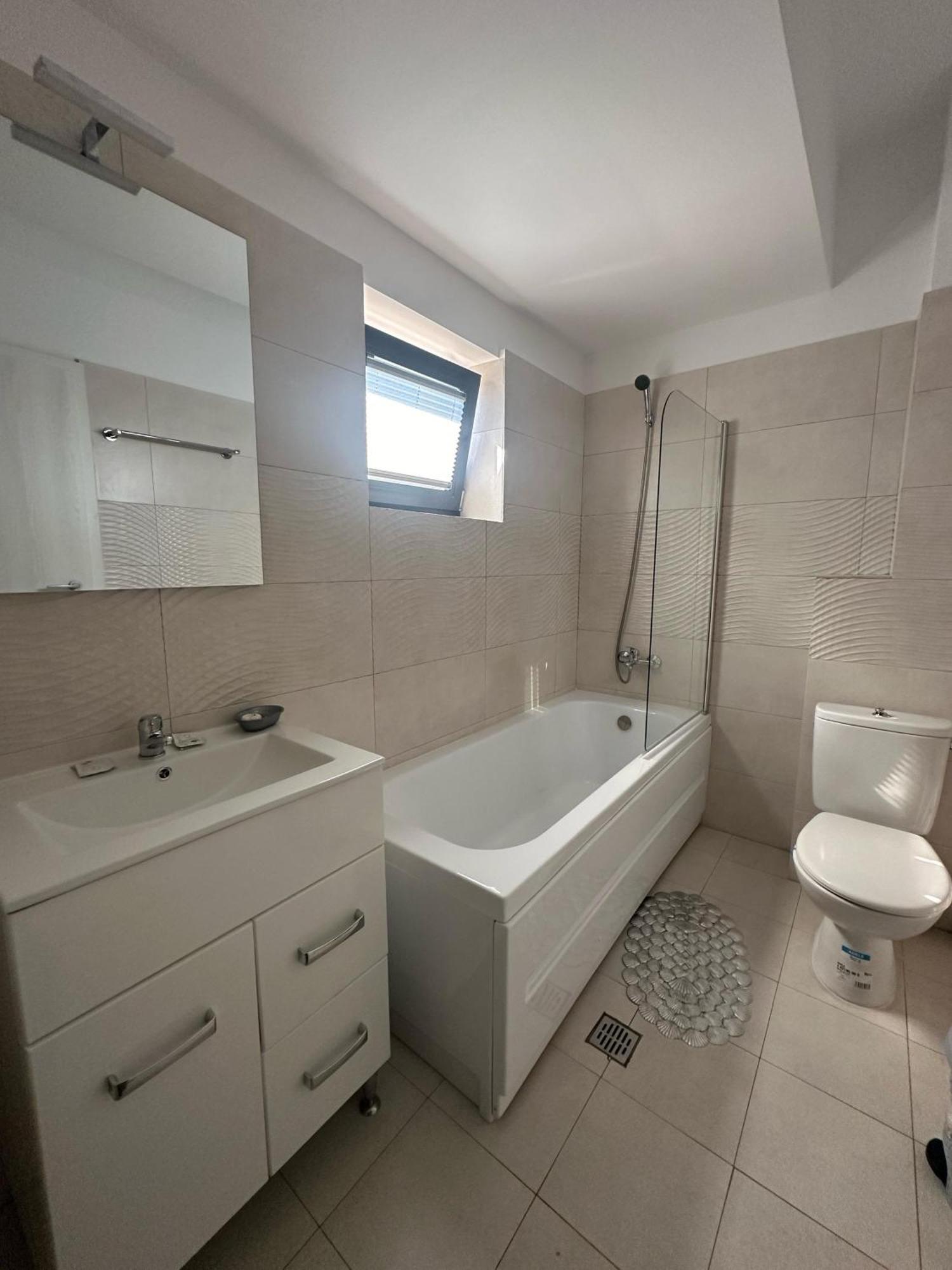 In Apart Hotel Букурещ Екстериор снимка