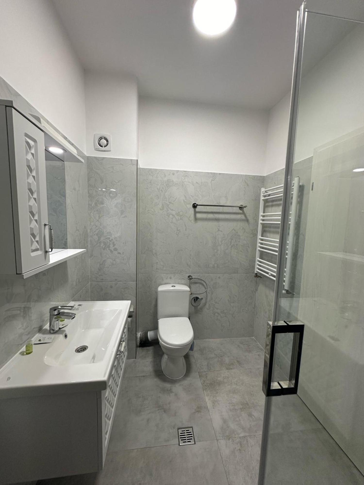 In Apart Hotel Букурещ Екстериор снимка