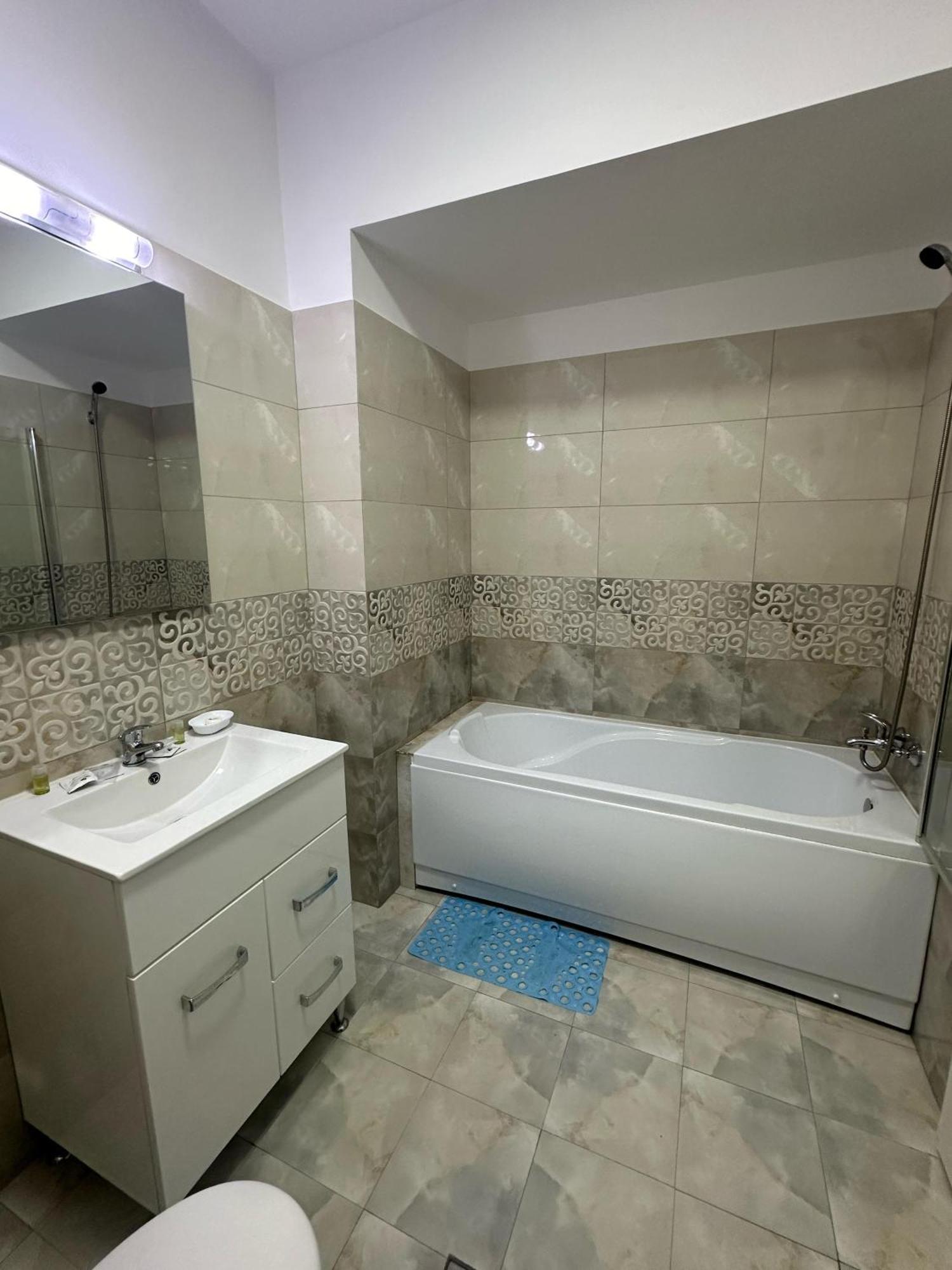 In Apart Hotel Букурещ Екстериор снимка